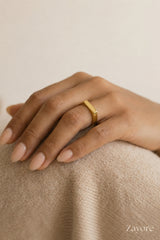 SELENE SIGNET RING