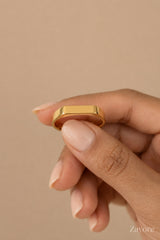 SELENE SIGNET RING