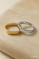 SELENE SIGNET RING