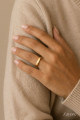 SELENE SIGNET RING